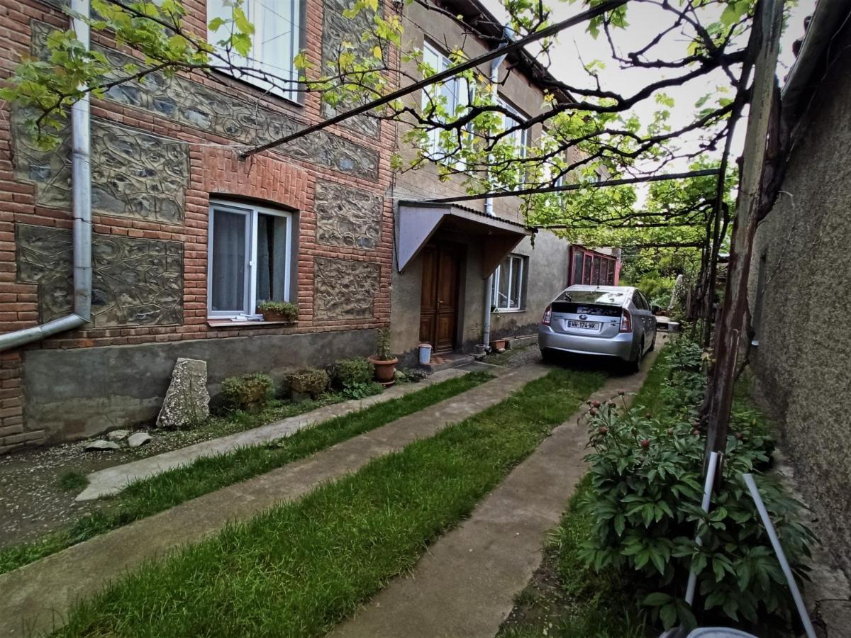 GuestHouse LILIA &Wine Celler Telavi Extérieur photo